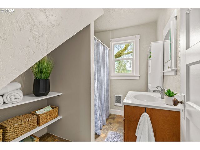 80388 TERRITORIAL Hwy, Eugene, OR 97405