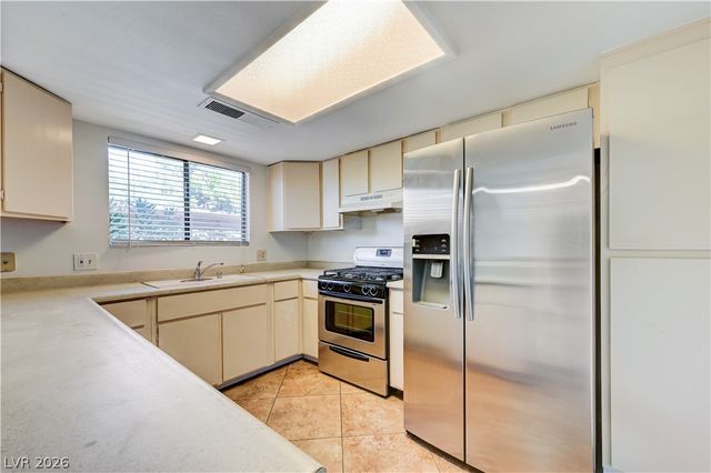 191 Bel Port Drive 194, Las Vegas, NV 89110
