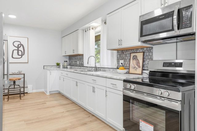 W132N12072 Mary Buth LANE, Germantown, WI 53022