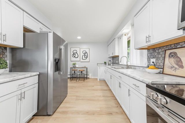 W132N12072 Mary Buth LANE, Germantown, WI 53022