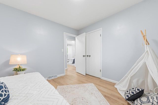 W132N12072 Mary Buth LANE, Germantown, WI 53022