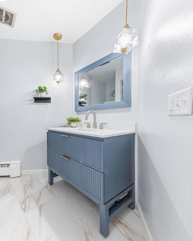 W132N12072 Mary Buth LANE, Germantown, WI 53022