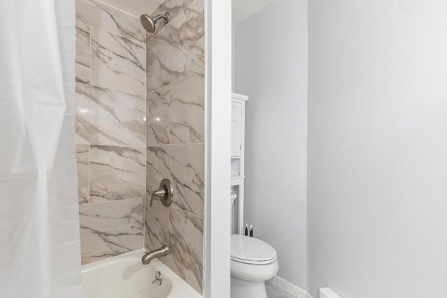 W132N12072 Mary Buth LANE, Germantown, WI 53022