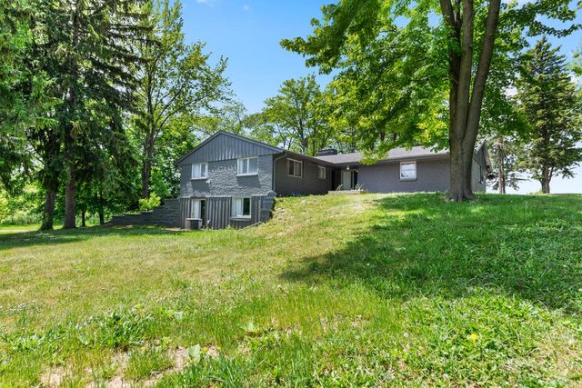 W132N12072 Mary Buth LANE, Germantown, WI 53022