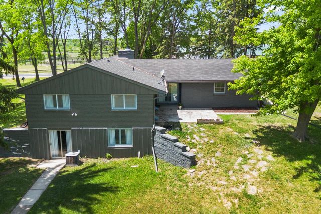W132N12072 Mary Buth LANE, Germantown, WI 53022
