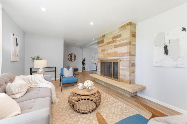 W132N12072 Mary Buth LANE, Germantown, WI 53022