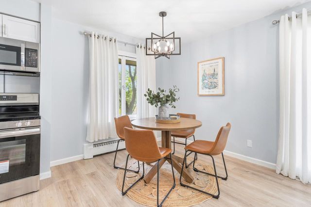 W132N12072 Mary Buth LANE, Germantown, WI 53022