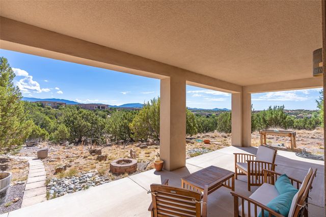 44 Via Summa, Santa Fe, NM 87507