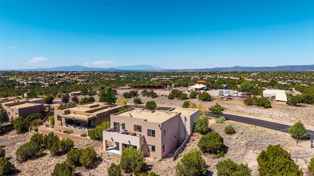 44 Via Summa, Santa Fe, NM 87507