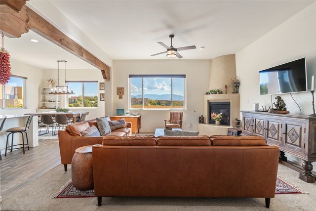 44 Via Summa, Santa Fe, NM 87507