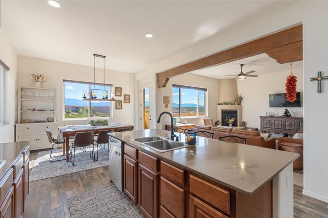 44 Via Summa, Santa Fe, NM 87507