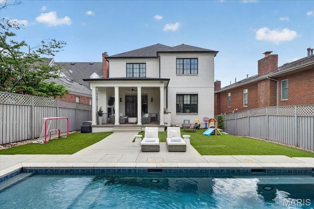 209 N Bemiston Avenue, St Louis, MO 63105