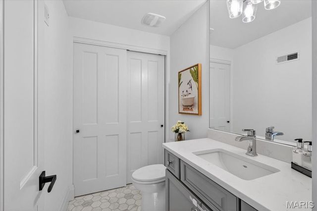 209 N Bemiston Avenue, St Louis, MO 63105