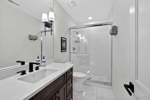 209 N Bemiston Avenue, St Louis, MO 63105