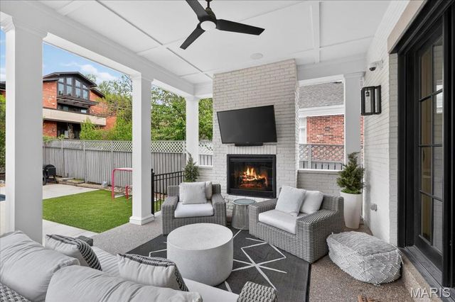209 N Bemiston Avenue, St Louis, MO 63105