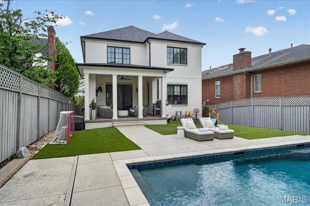 209 N Bemiston Avenue, St Louis, MO 63105