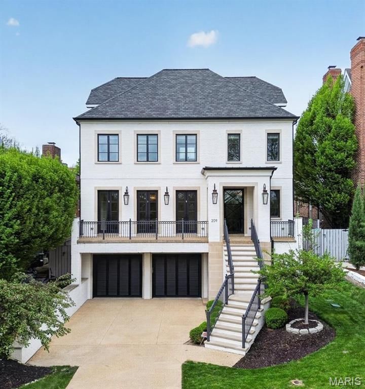 209 N Bemiston Avenue, St Louis, MO 63105
