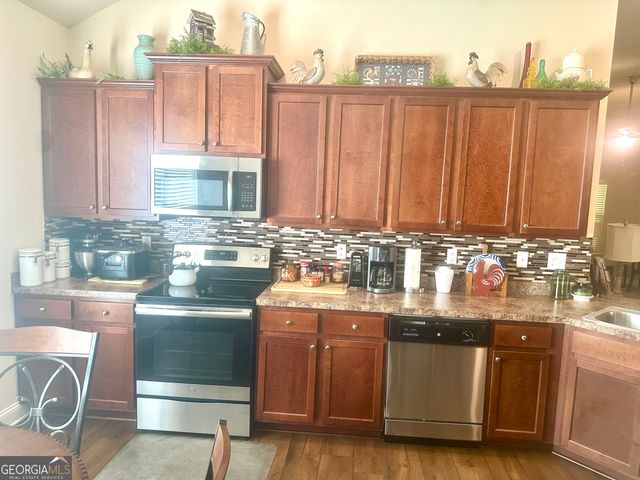 864 Crescent Ln, Griffin, GA 30224