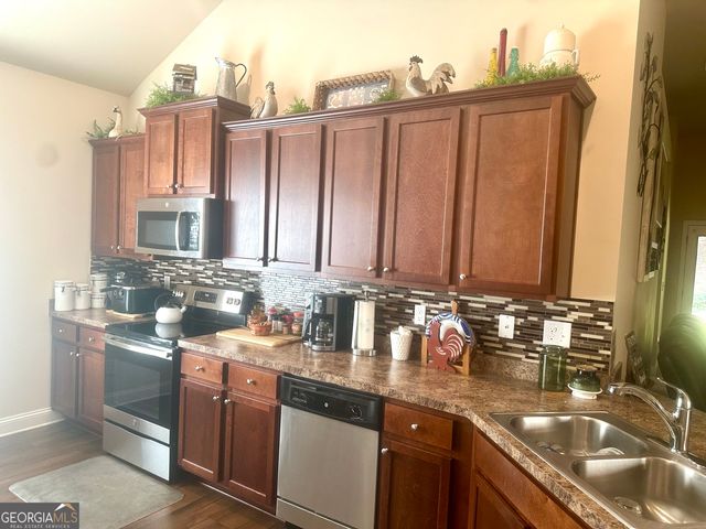 864 Crescent Ln, Griffin, GA 30224