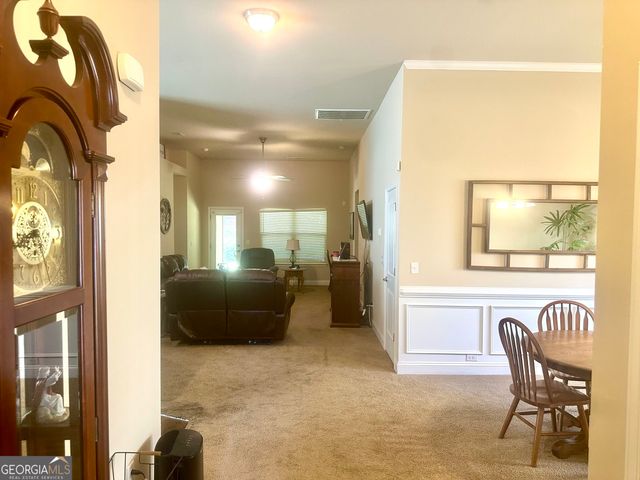 864 Crescent Ln, Griffin, GA 30224