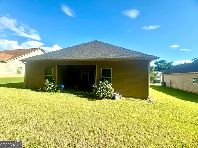 864 Crescent Ln, Griffin, GA 30224