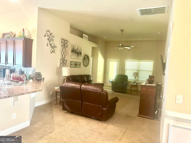 864 Crescent Ln, Griffin, GA 30224