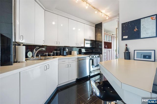 3 Horizon Road 1023, Fort Lee, NJ 07023