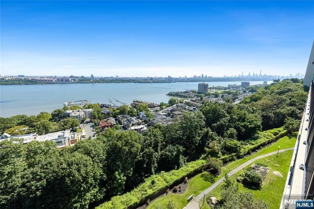 3 Horizon Road 1023, Fort Lee, NJ 07023