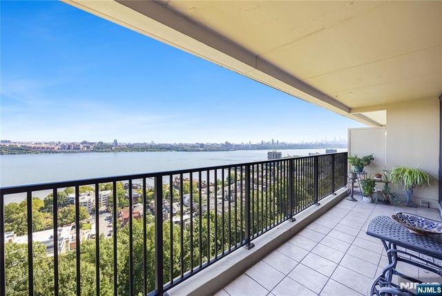 3 Horizon Road 1023, Fort Lee, NJ 07023