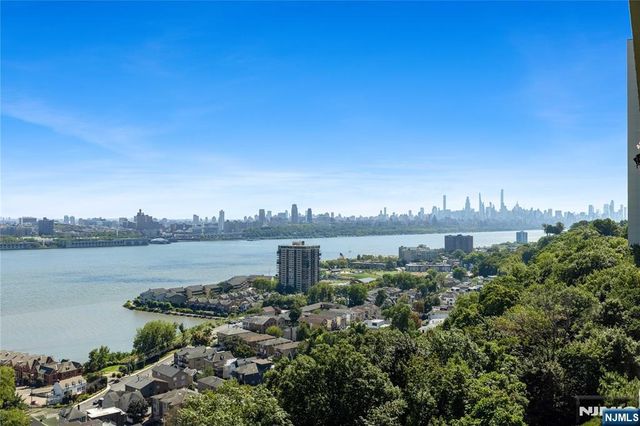 3 Horizon Road 1023, Fort Lee, NJ 07023