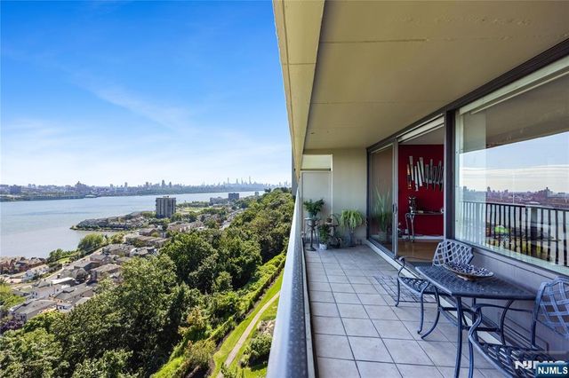 3 Horizon Road 1023, Fort Lee, NJ 07023