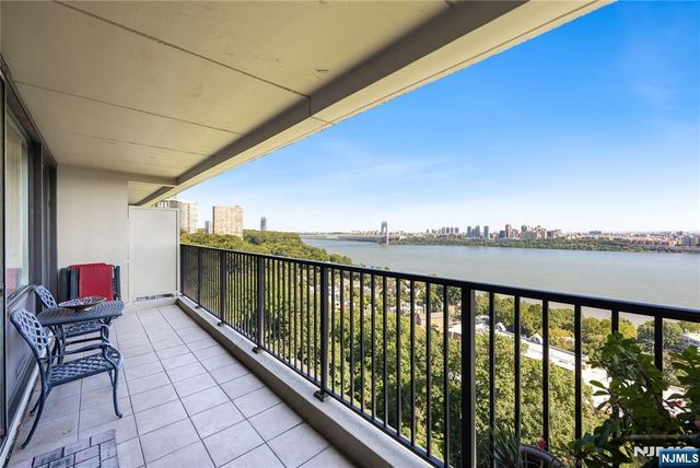 3 Horizon Road 1023, Fort Lee, NJ 07023