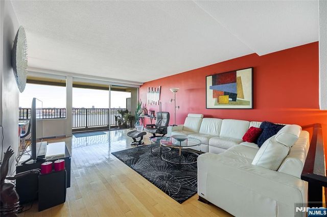 3 Horizon Road 1023, Fort Lee, NJ 07023