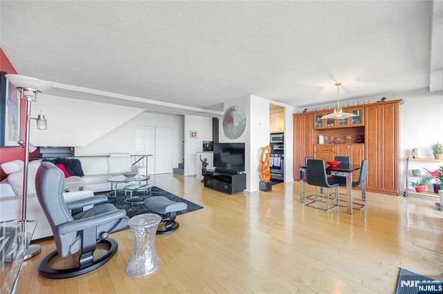 3 Horizon Road 1023, Fort Lee, NJ 07023