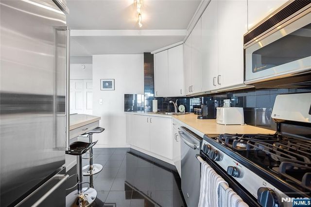 3 Horizon Road 1023, Fort Lee, NJ 07023