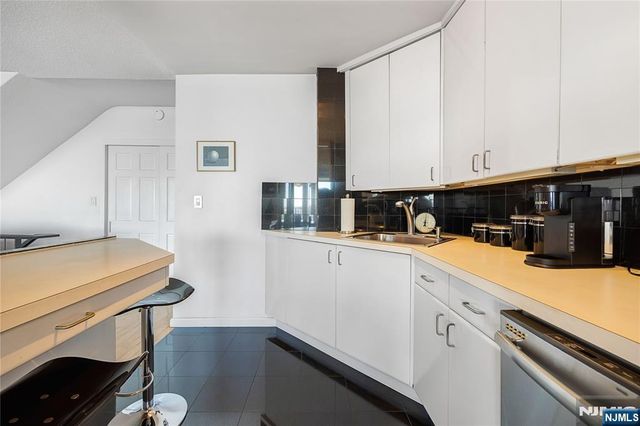 3 Horizon Road 1023, Fort Lee, NJ 07023