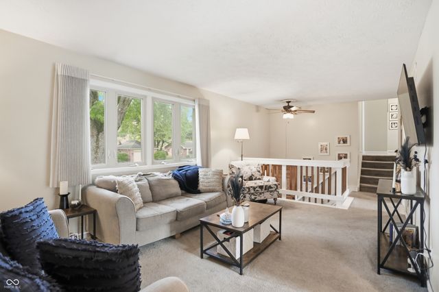 729 Colonial Way, Greenwood, IN 46142