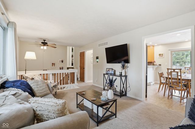 729 Colonial Way, Greenwood, IN 46142