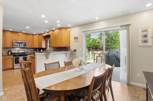 729 Colonial Way, Greenwood, IN 46142