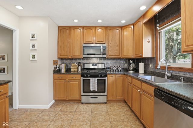 729 Colonial Way, Greenwood, IN 46142