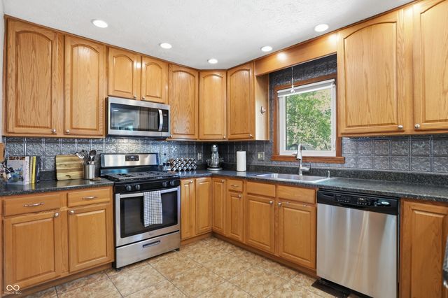 729 Colonial Way, Greenwood, IN 46142