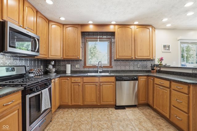 729 Colonial Way, Greenwood, IN 46142