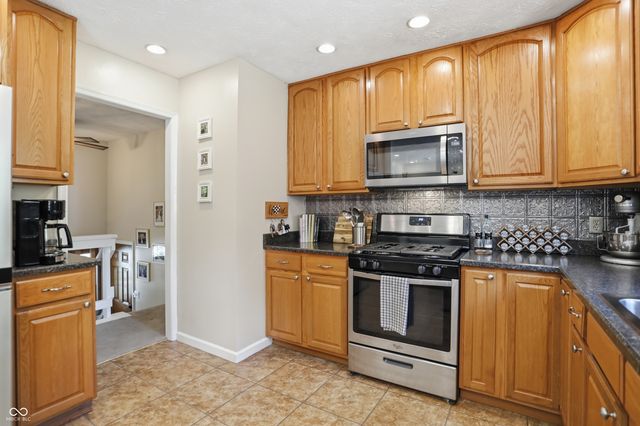 729 Colonial Way, Greenwood, IN 46142