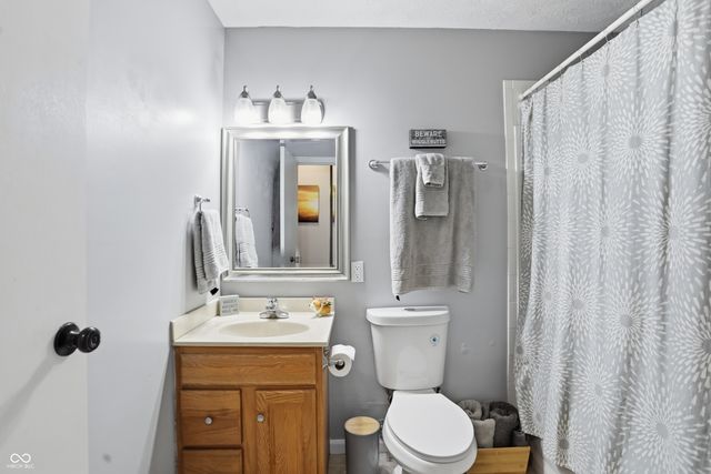 729 Colonial Way, Greenwood, IN 46142