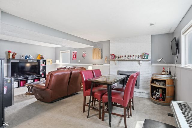 729 Colonial Way, Greenwood, IN 46142