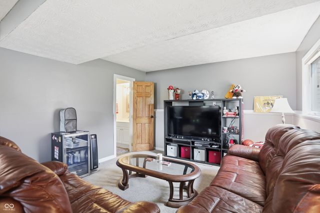 729 Colonial Way, Greenwood, IN 46142