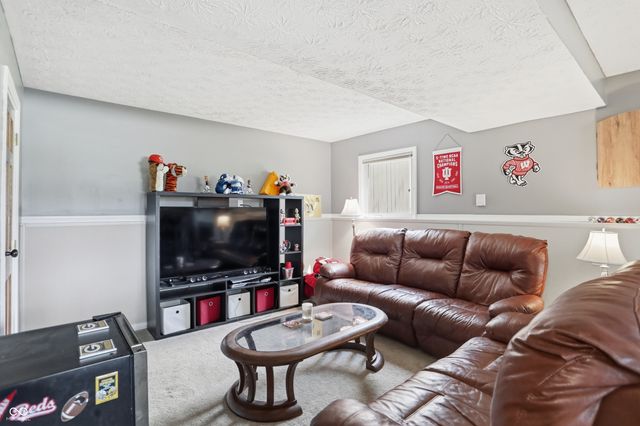 729 Colonial Way, Greenwood, IN 46142