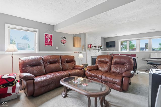 729 Colonial Way, Greenwood, IN 46142