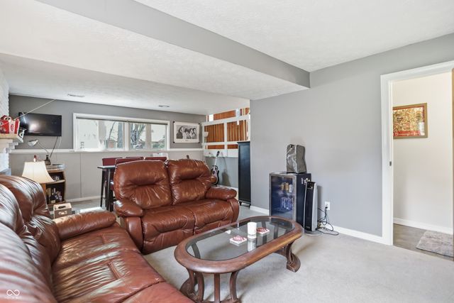 729 Colonial Way, Greenwood, IN 46142
