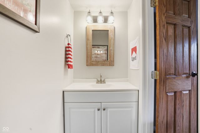 729 Colonial Way, Greenwood, IN 46142